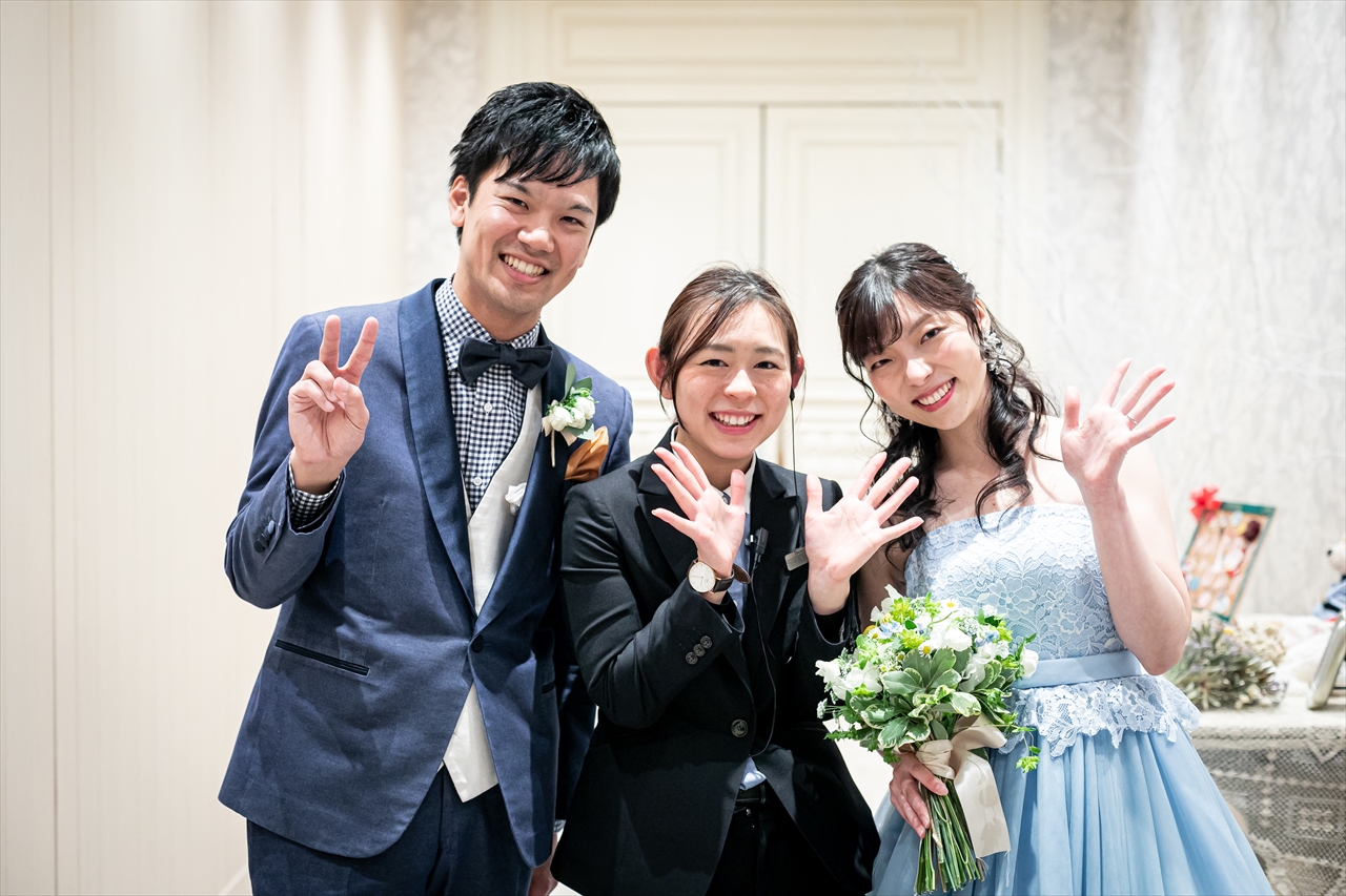 式 結婚 笑っ こらえ て て